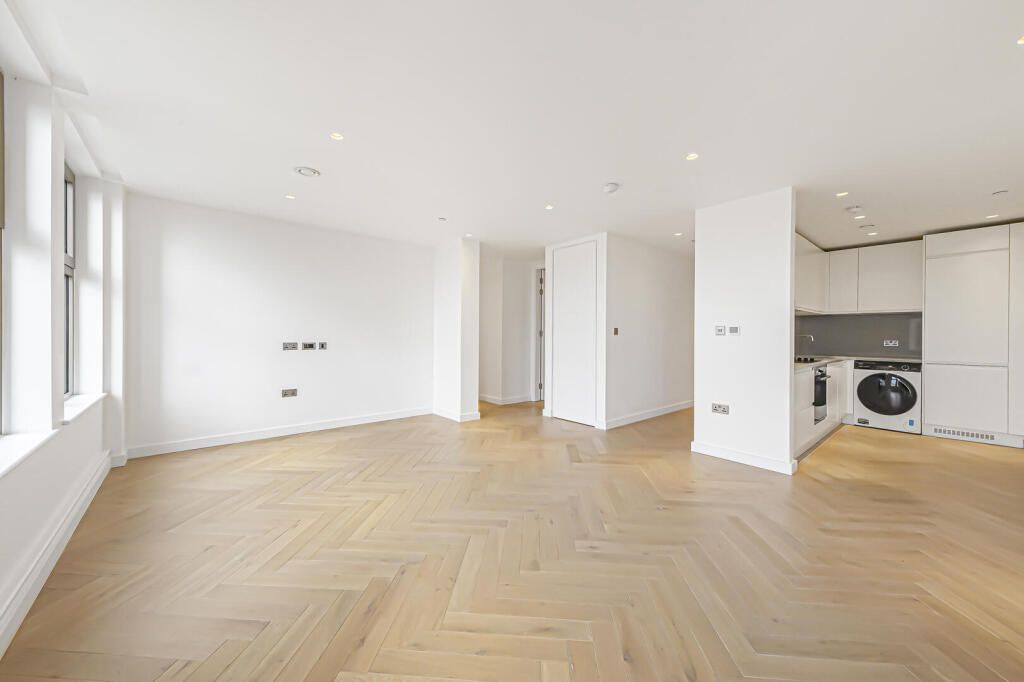 Property photo 2 of 21 Living Room