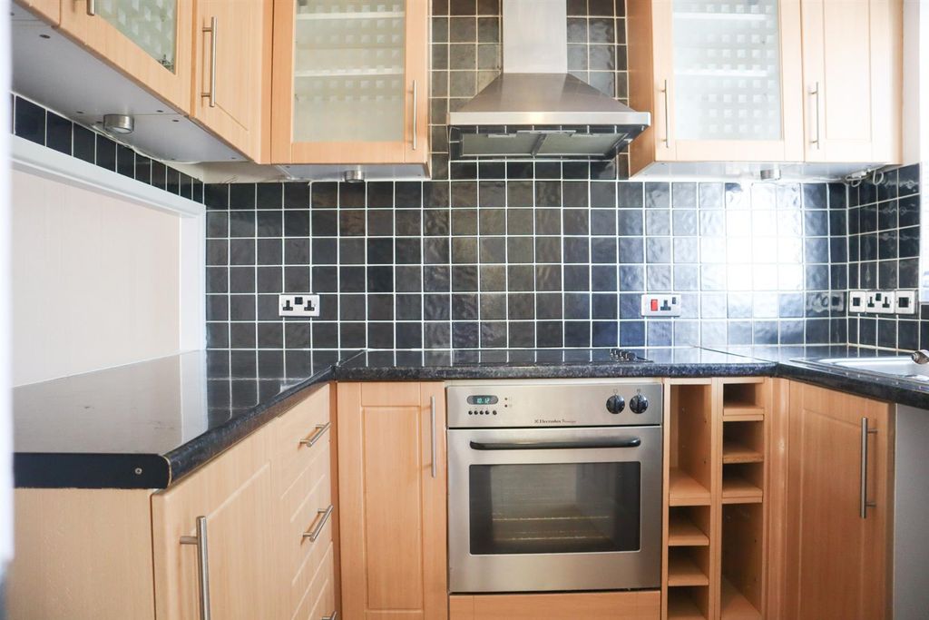 Property photo 2 of 10 Kitchen