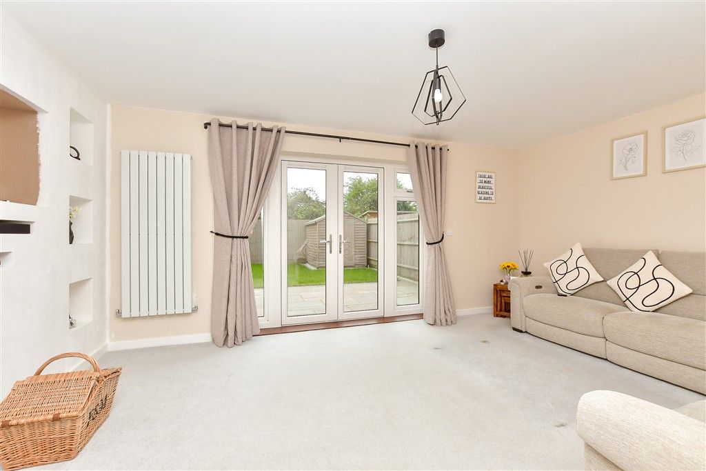 Property photo 3 of 15 Lounge