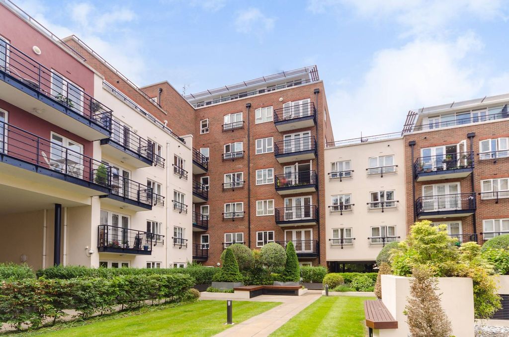 Property photo 1 of 2