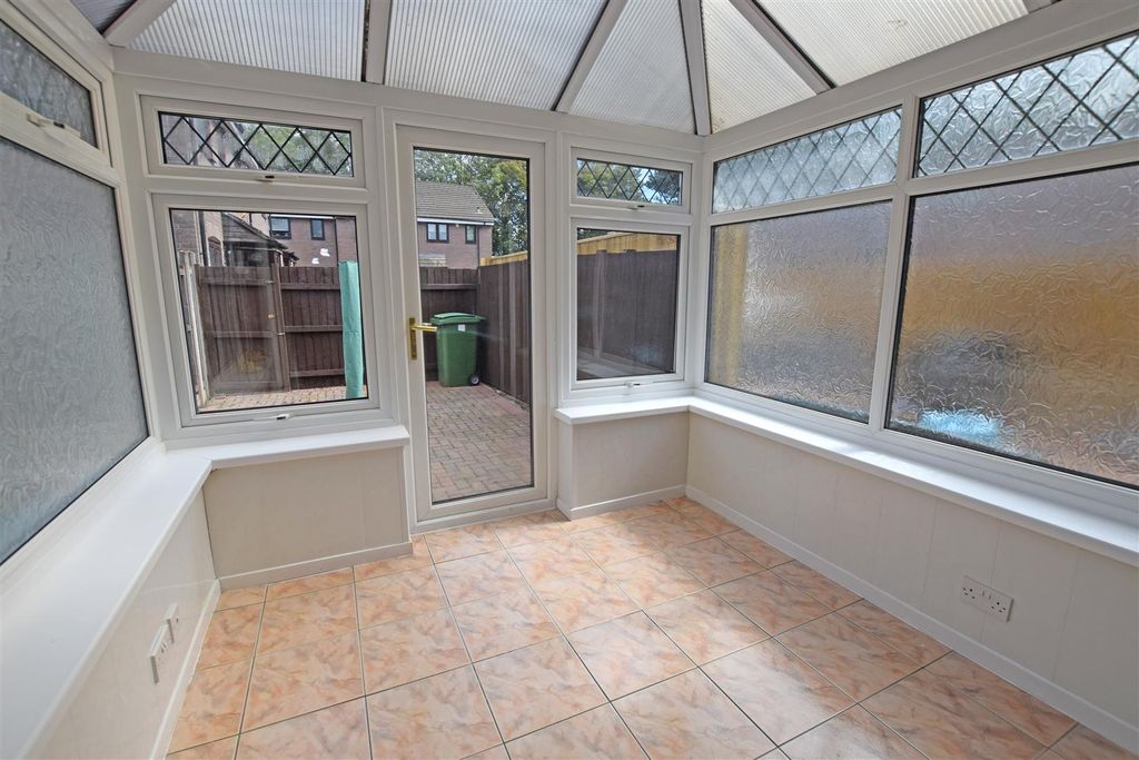Property photo 3 of 9 Conservatory.Jpg