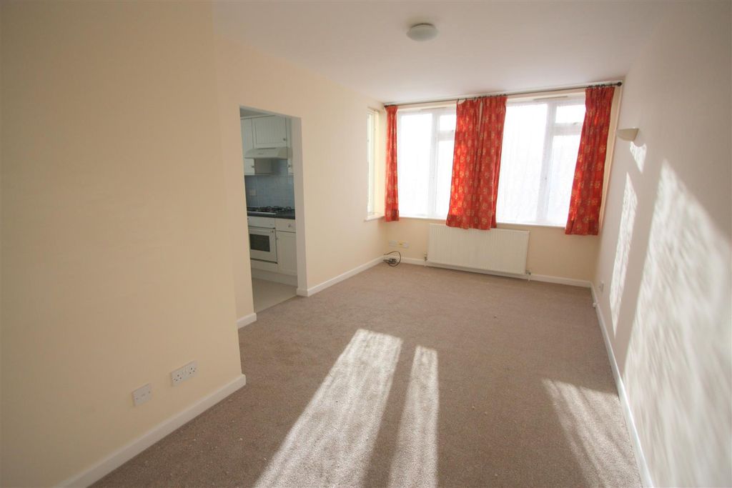 Property photo 2 of 6 1 Dandre Apartments Lounge