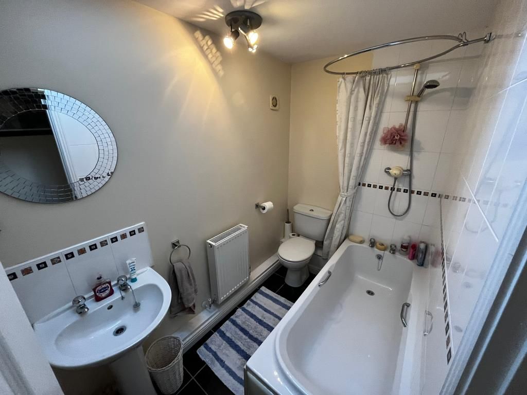 Property photo 2 of 7 Bathroom