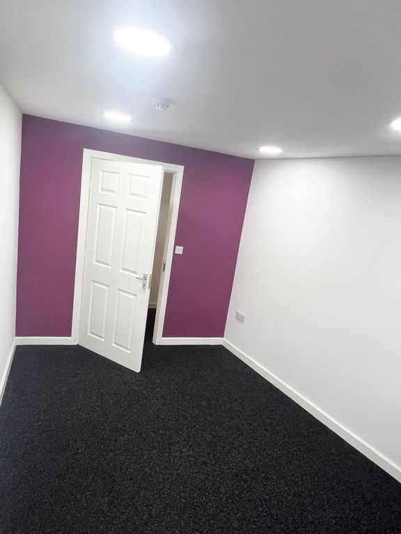 Property photo 3 of 9 009