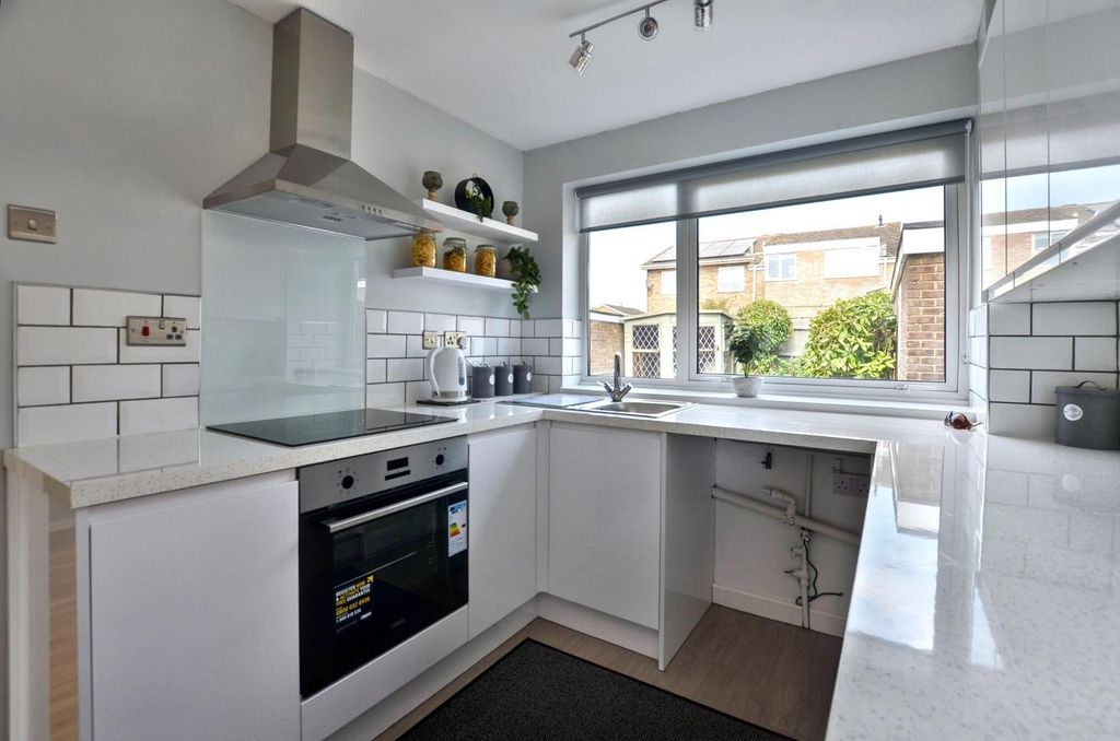 Property photo 2 of 15 Kitchen