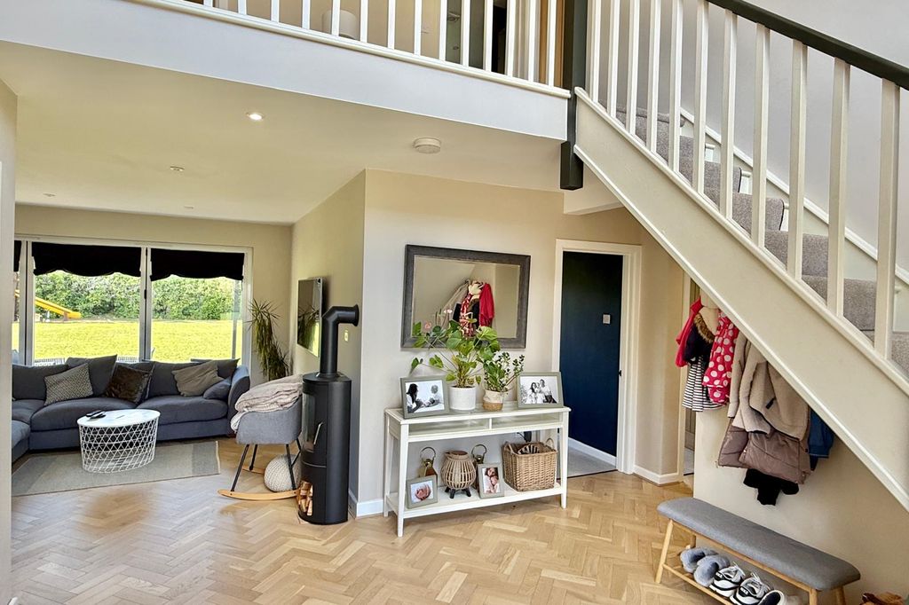 Property photo 2 of 35 Gallery