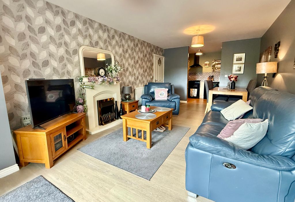 Property photo 2 of 14 Img_2863