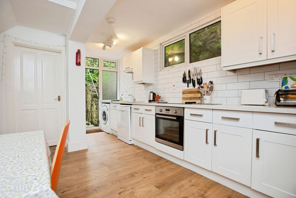 Property photo 3 of 22 Pbox-Img.Jpg