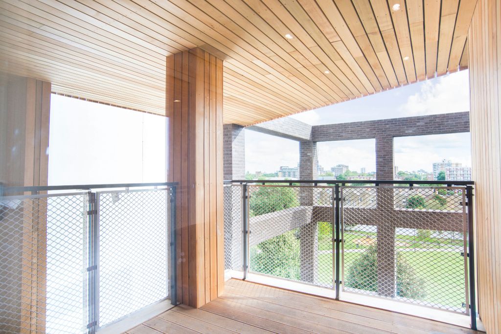 Property photo 2 of 7 Balcony