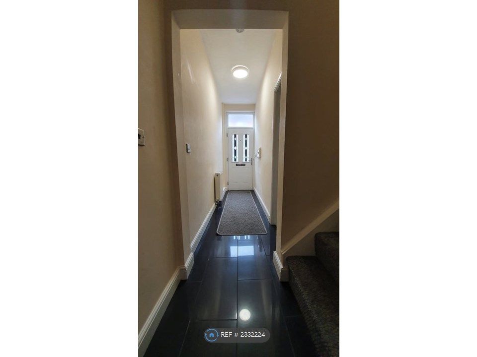 Property photo 3 of 21 Hallway