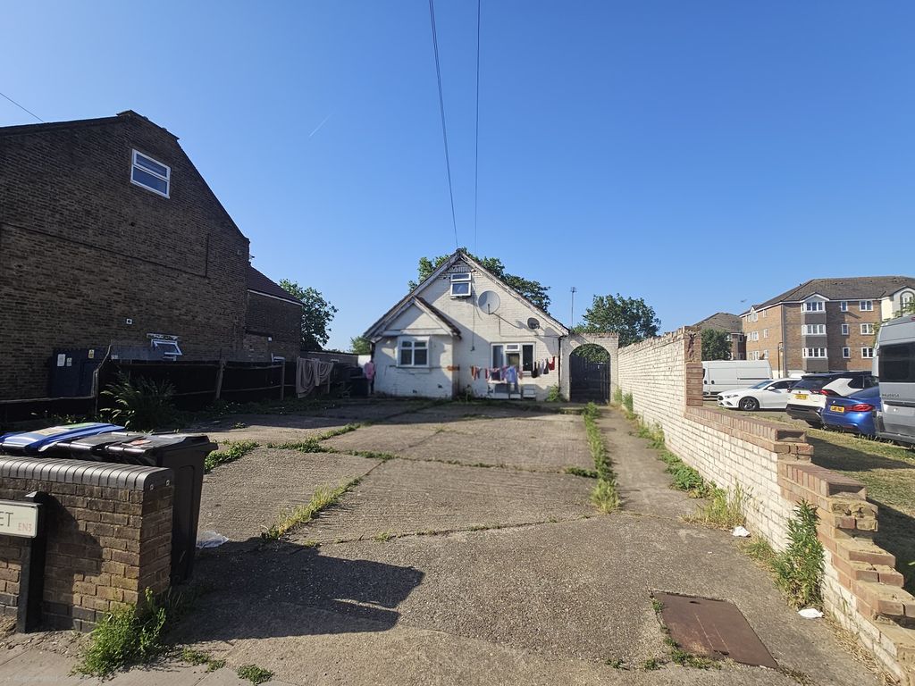 Property photo 2 of 12