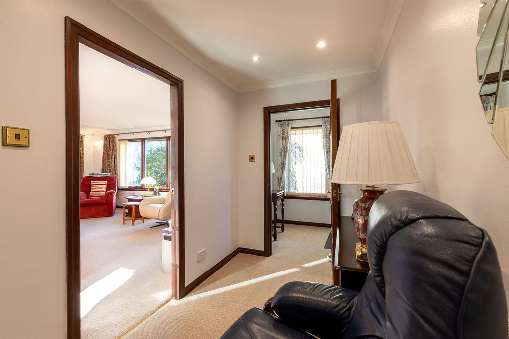 Property photo 3 of 53 Picture No. 03