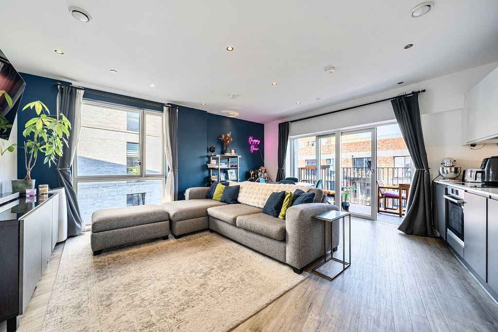 Property photo 2 of 22 5476176