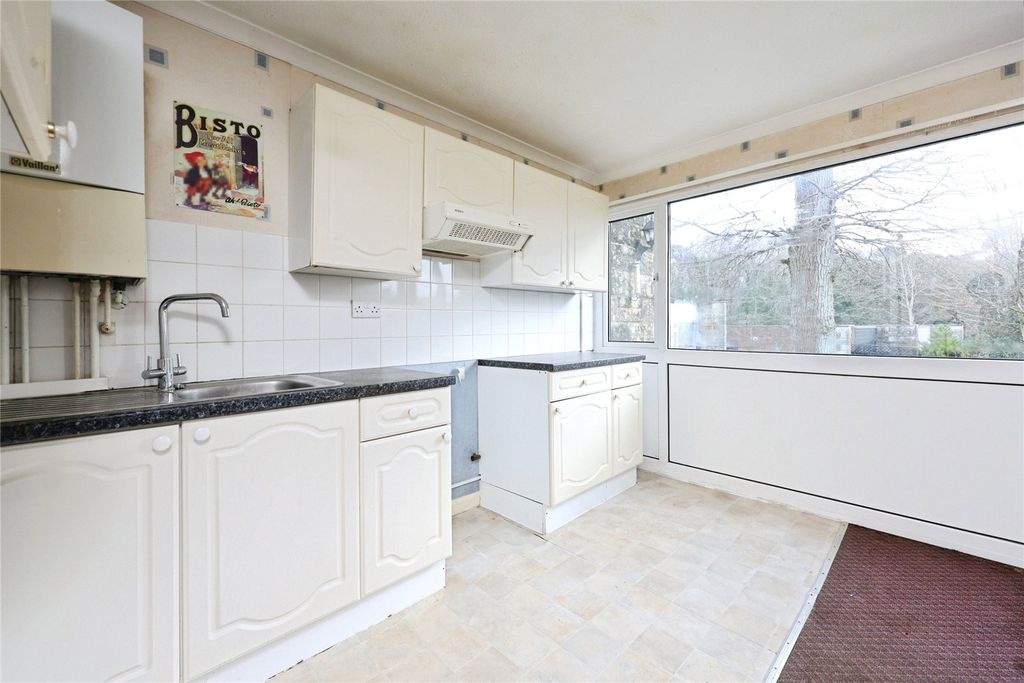 Property photo 3 of 10 Kitchen