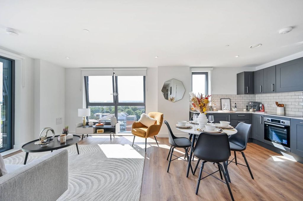 Property photo 2 of 33