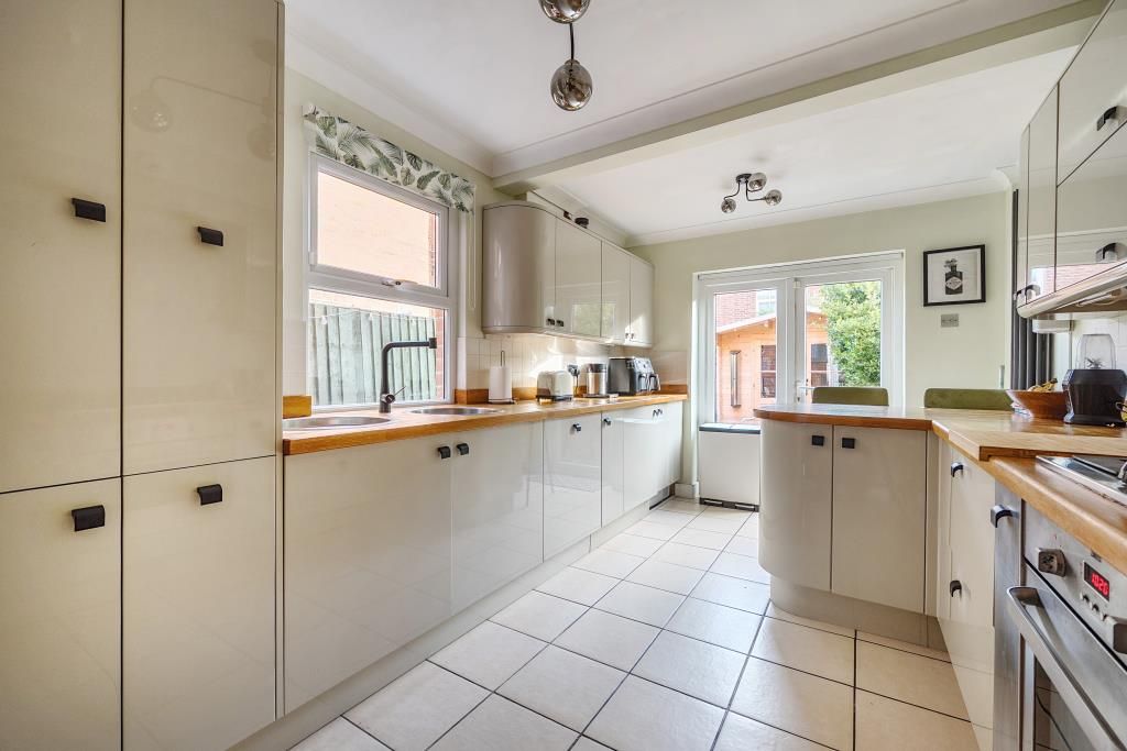 Property photo 2 of 20 Kitchen