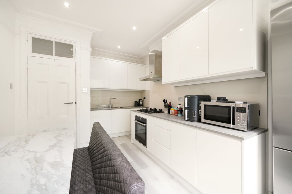 Property photo 3 of 9 8 Avonmore Gardens - 0Tfit7Tjzt2Sanu6Hojw.Jpg