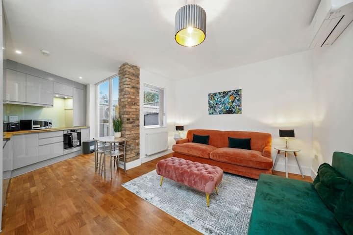 Property photo 1 of 6 Living Area