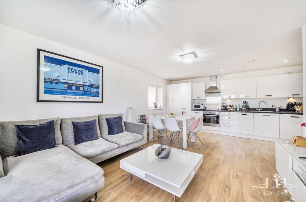 Property photo 1 of 21