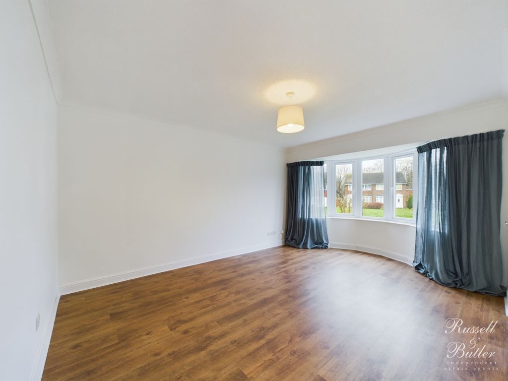 Property photo 3 of 12 Cam01995G0-Pr0233-Still010