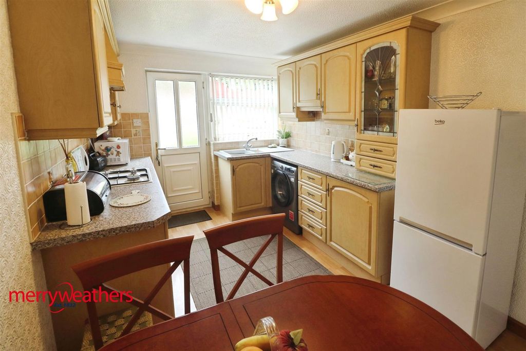 Property photo 3 of 13 Kitchen