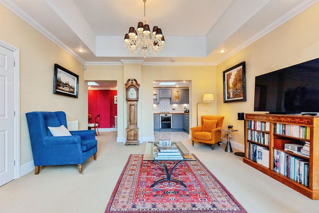 Property photo 2 of 21