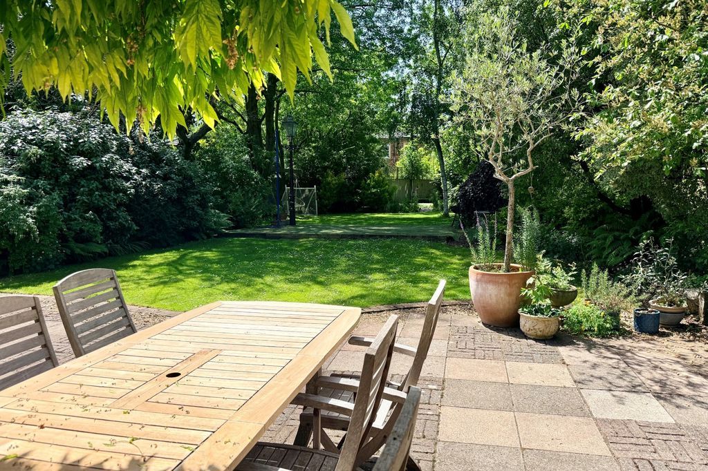 Property photo 2 of 26 Garden