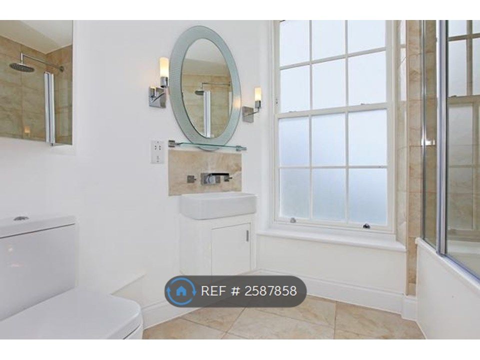 Property photo 3 of 14 Bathroom