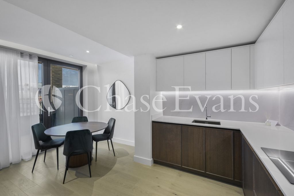 Property photo 2 of 17 Dispatch House, Post