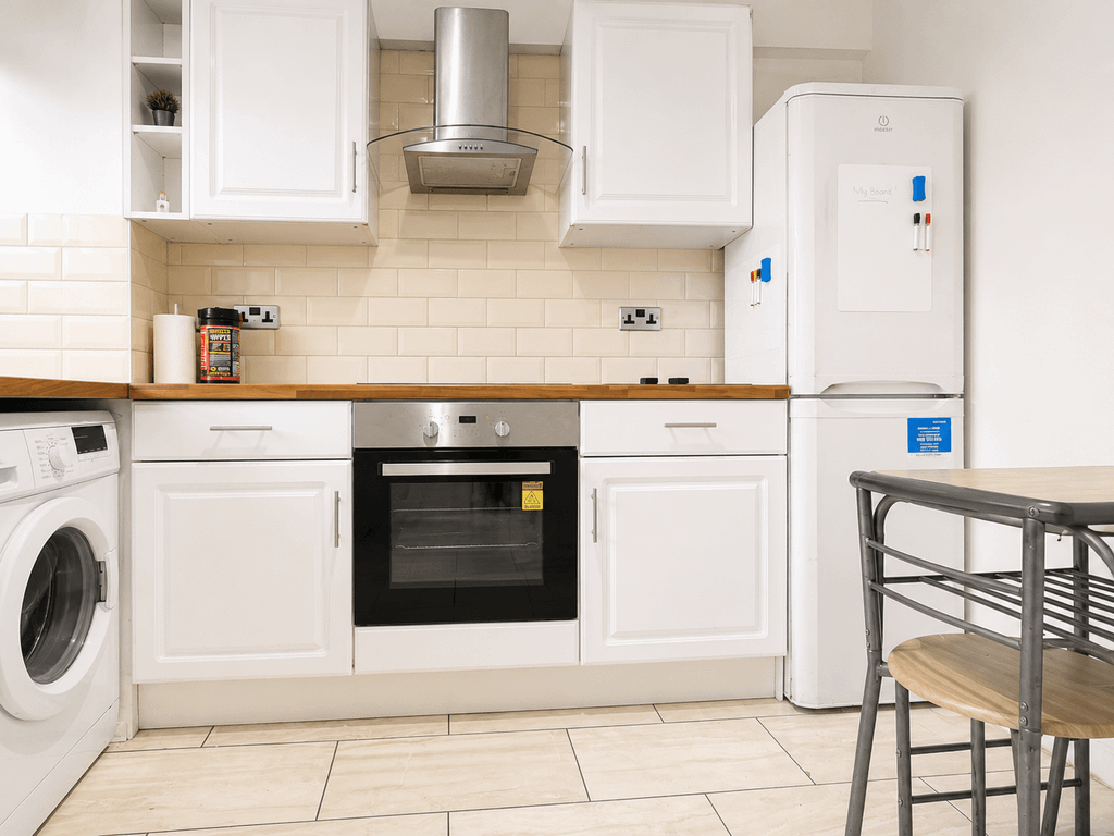 Property photo 1 of 6 1 Bed Studio To Rent Harrington Court, Croydon Cr0