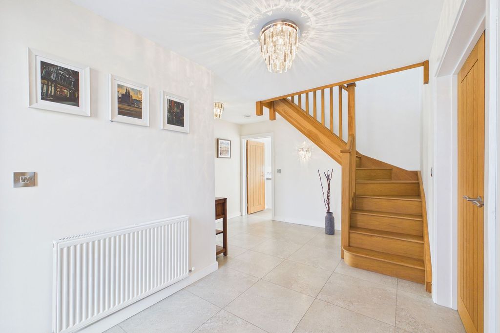 Property photo 2 of 34