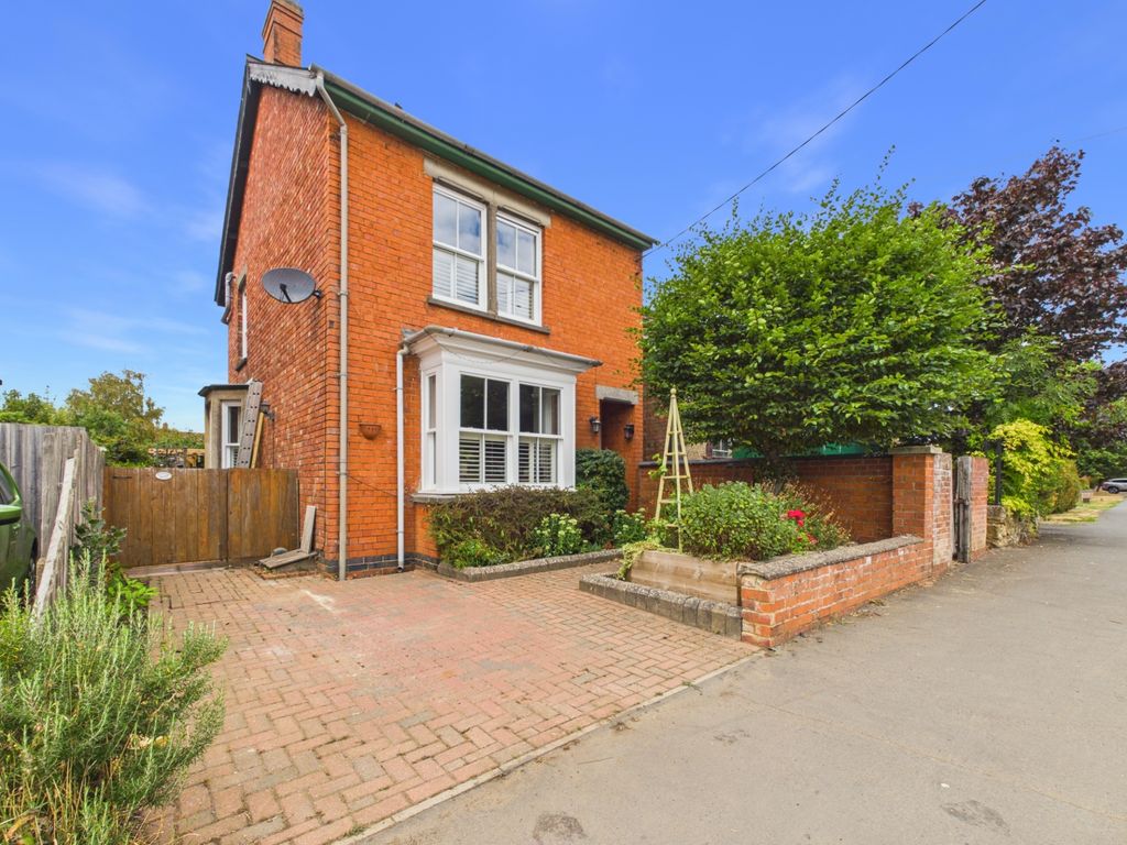 Property photo 1 of 27 Station Road