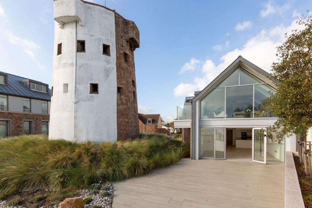 Property photo 1 of 43