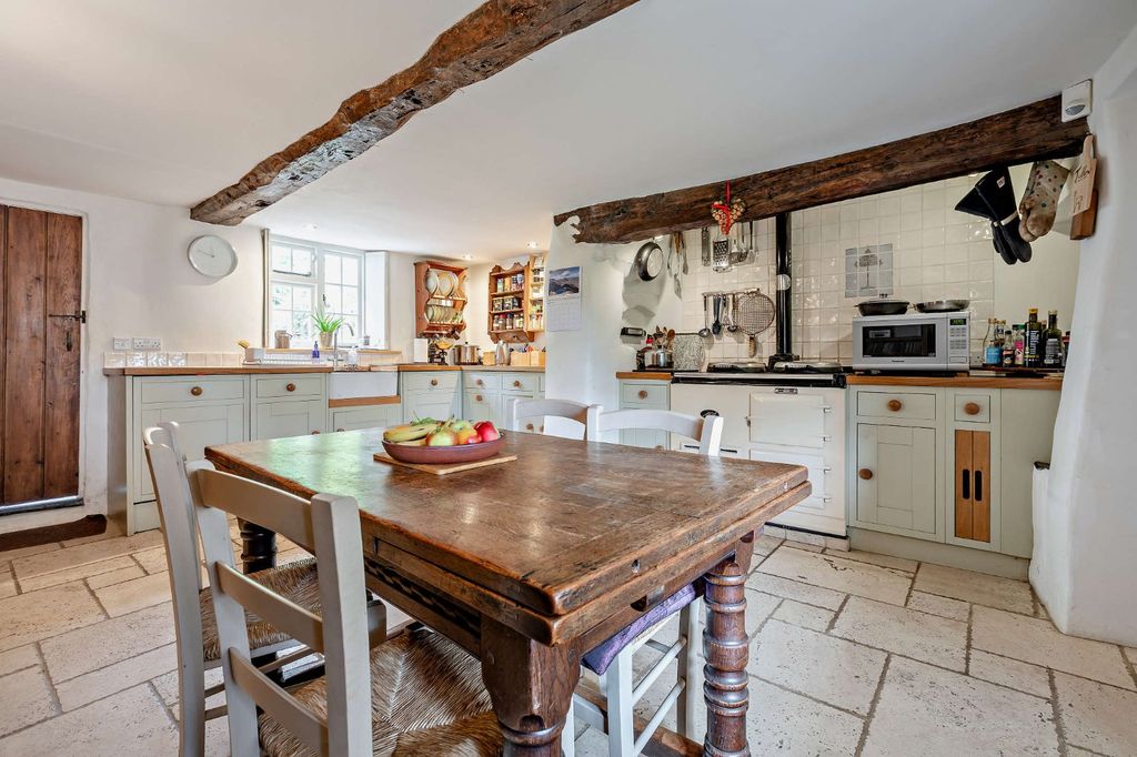 Property photo 3 of 17 Kitchen