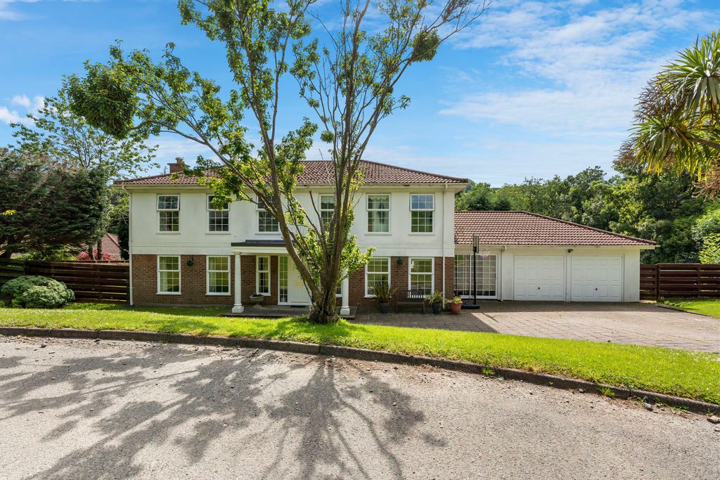 Property photo 2 of 32 2 River Vale