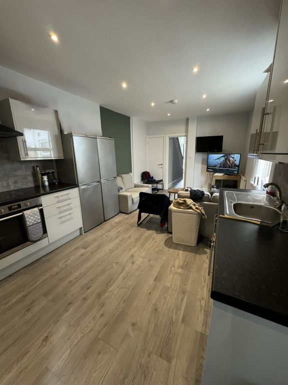 Property photo 1 of 6 6 Bedroom Student Accommodation