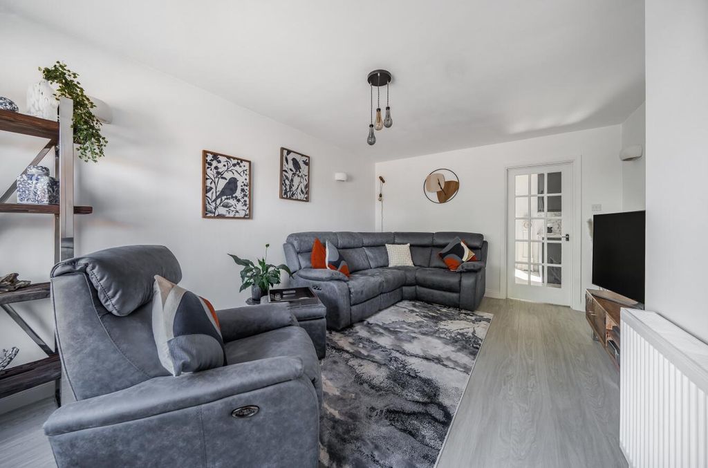 Property photo 2 of 25 Seddons Tiverton