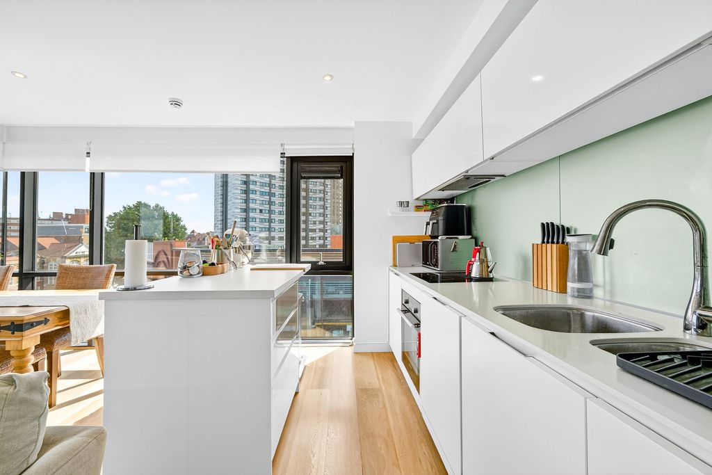 Property photo 2 of 17