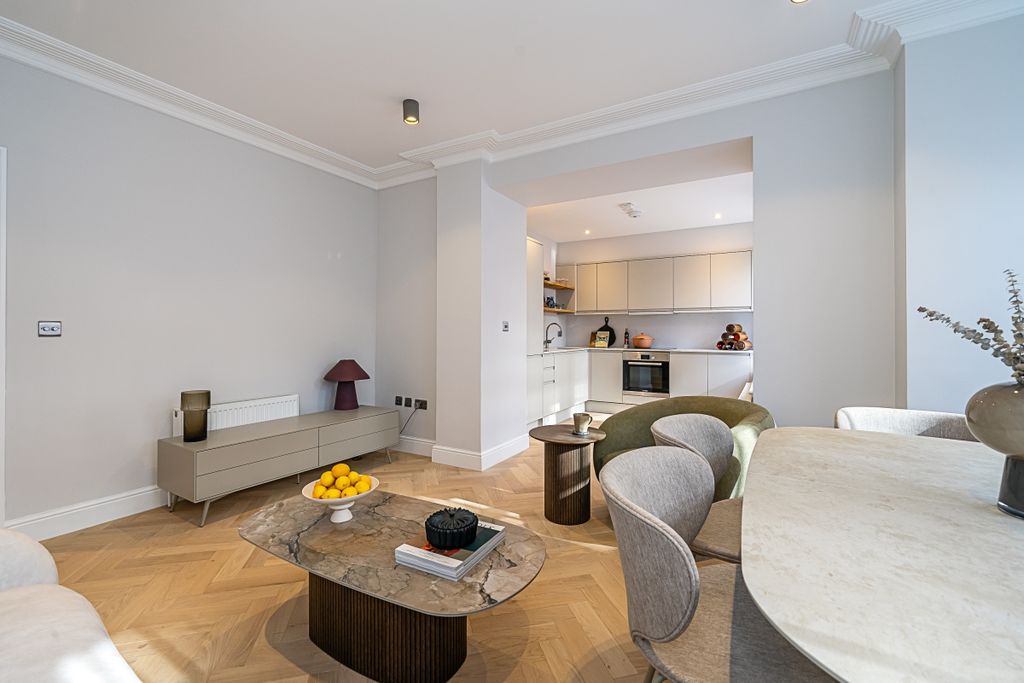 Property photo 3 of 10 202_A_Hamlet_Gard...