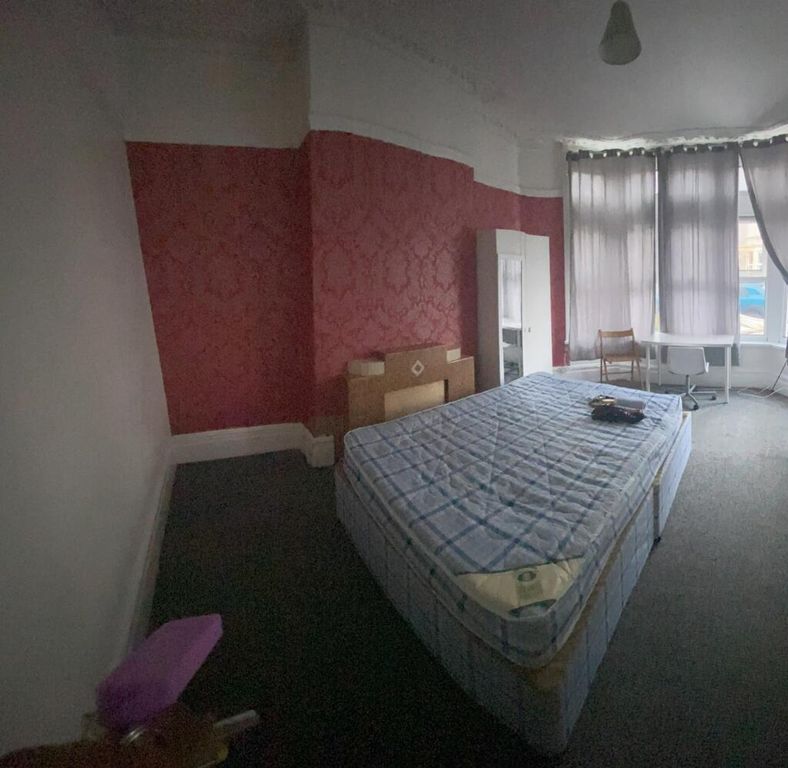 Property photo 2 of 12 Spacious Double Bedroom Featuring A Large Bed, Amp...