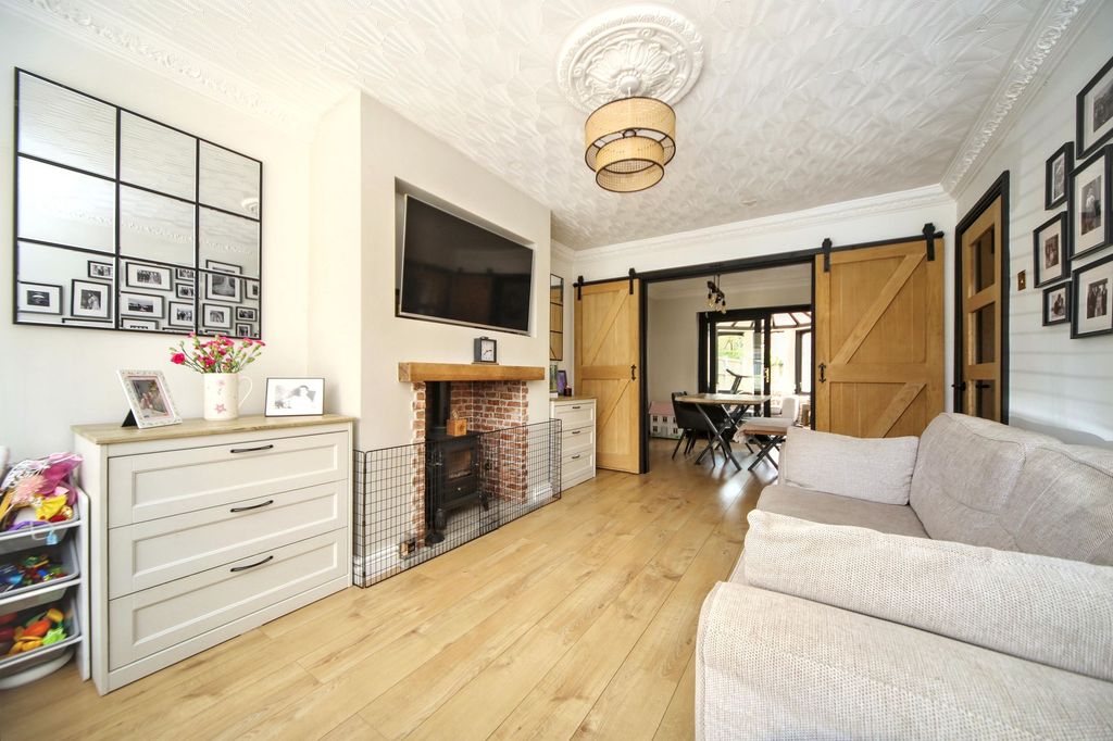 Property photo 2 of 23
