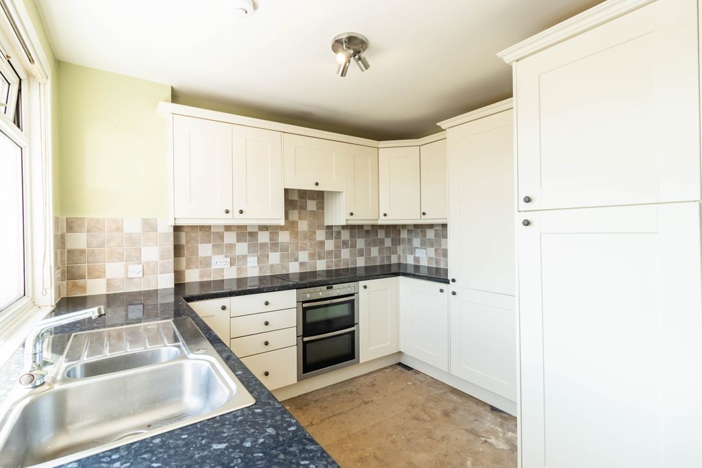 Property photo 2 of 23 Dining Kitchen