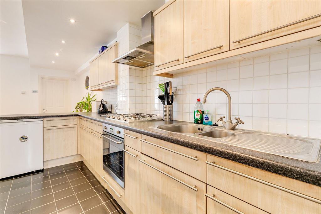 Property photo 2 of 5 Linden Gardens, 26A-21.Jpg