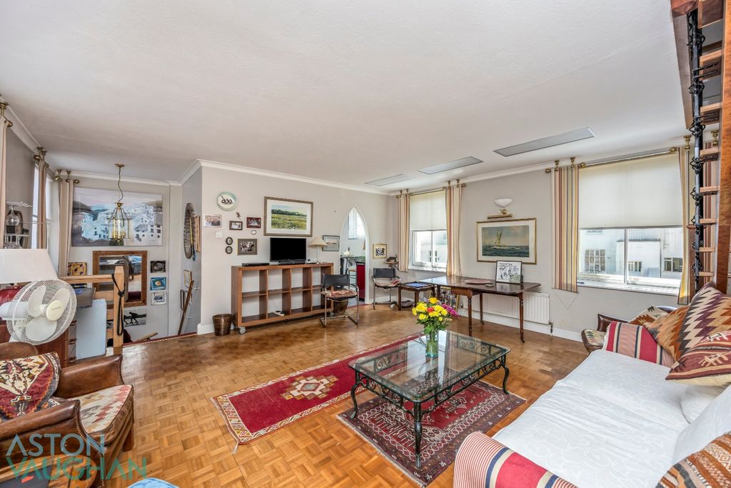 Property photo 3 of 18 5177854