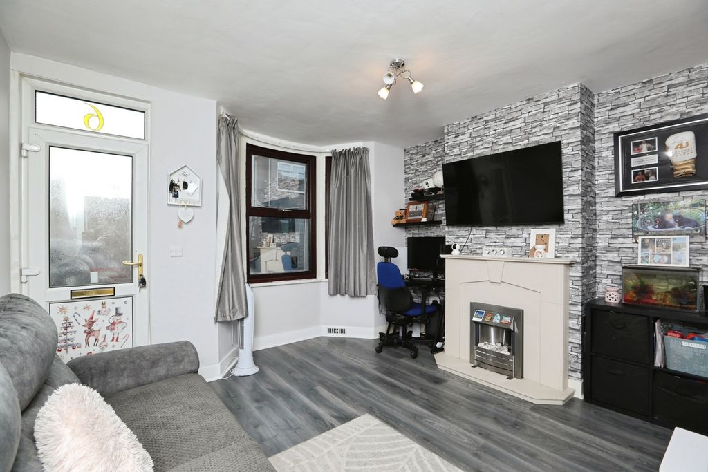 Property photo 2 of 14 Pbox-Img.Jpg