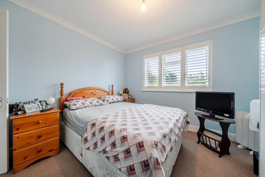 Property photo 2 of 12 1516681-6-6Aa1761...