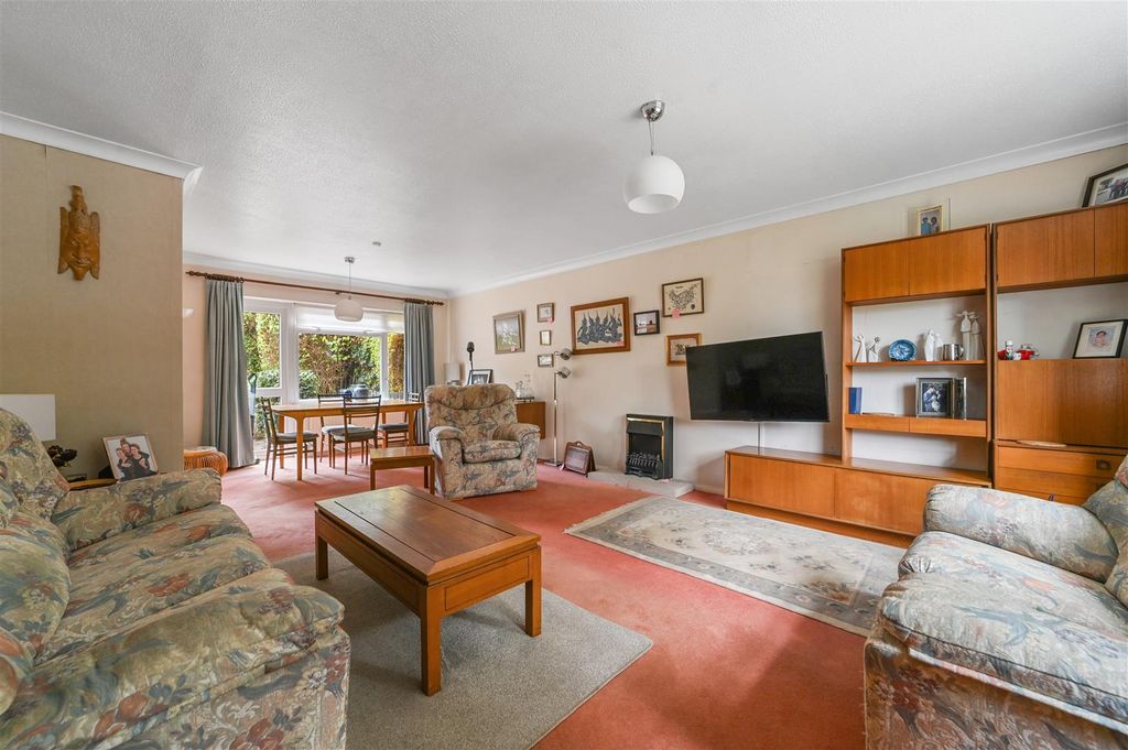 Property photo 3 of 15 Sitting Room