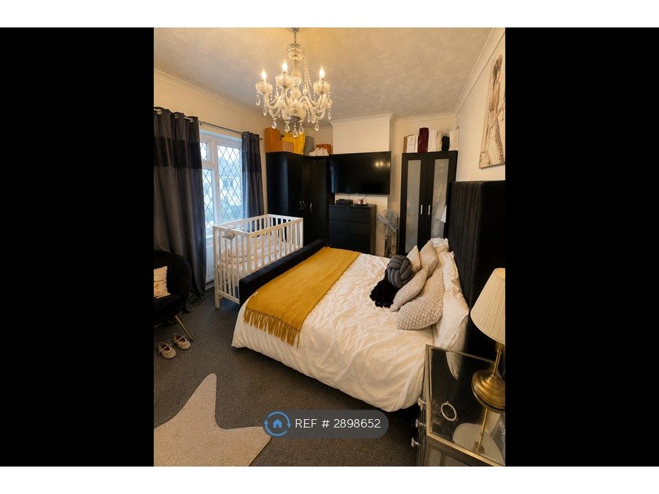 Property photo 3 of 6 Bedroom 1