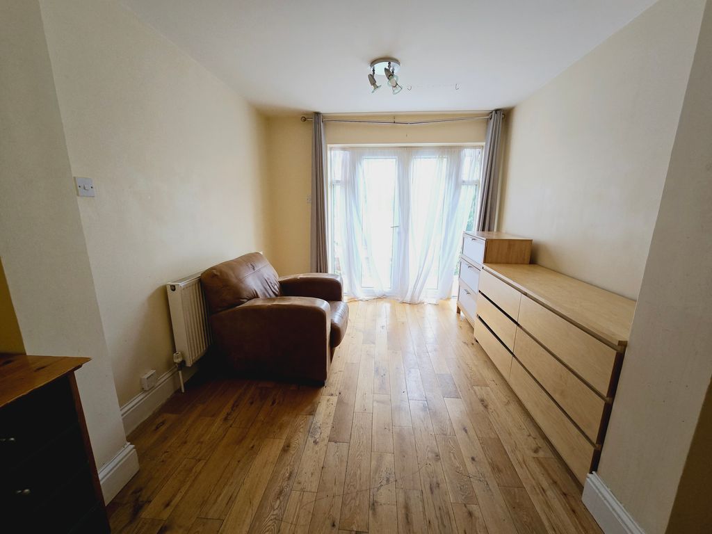 Property photo 2 of 3