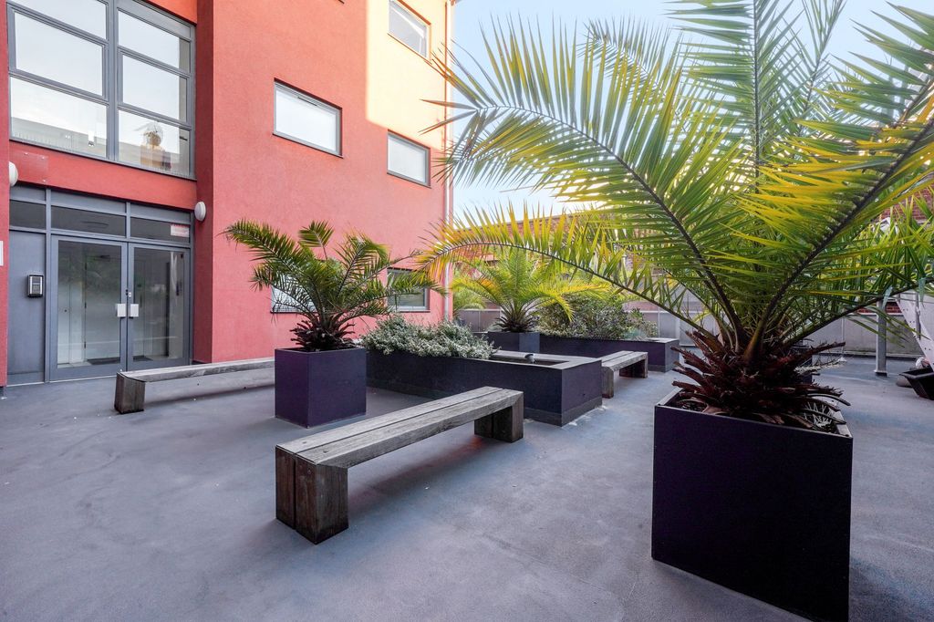 Property photo 2 of 16